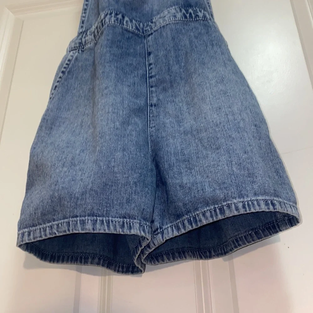 H&M Ruffle Overalls - Picture 3 of 13